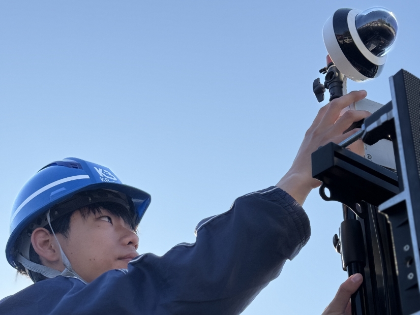 機械のメンテナンスを行うオペレーター